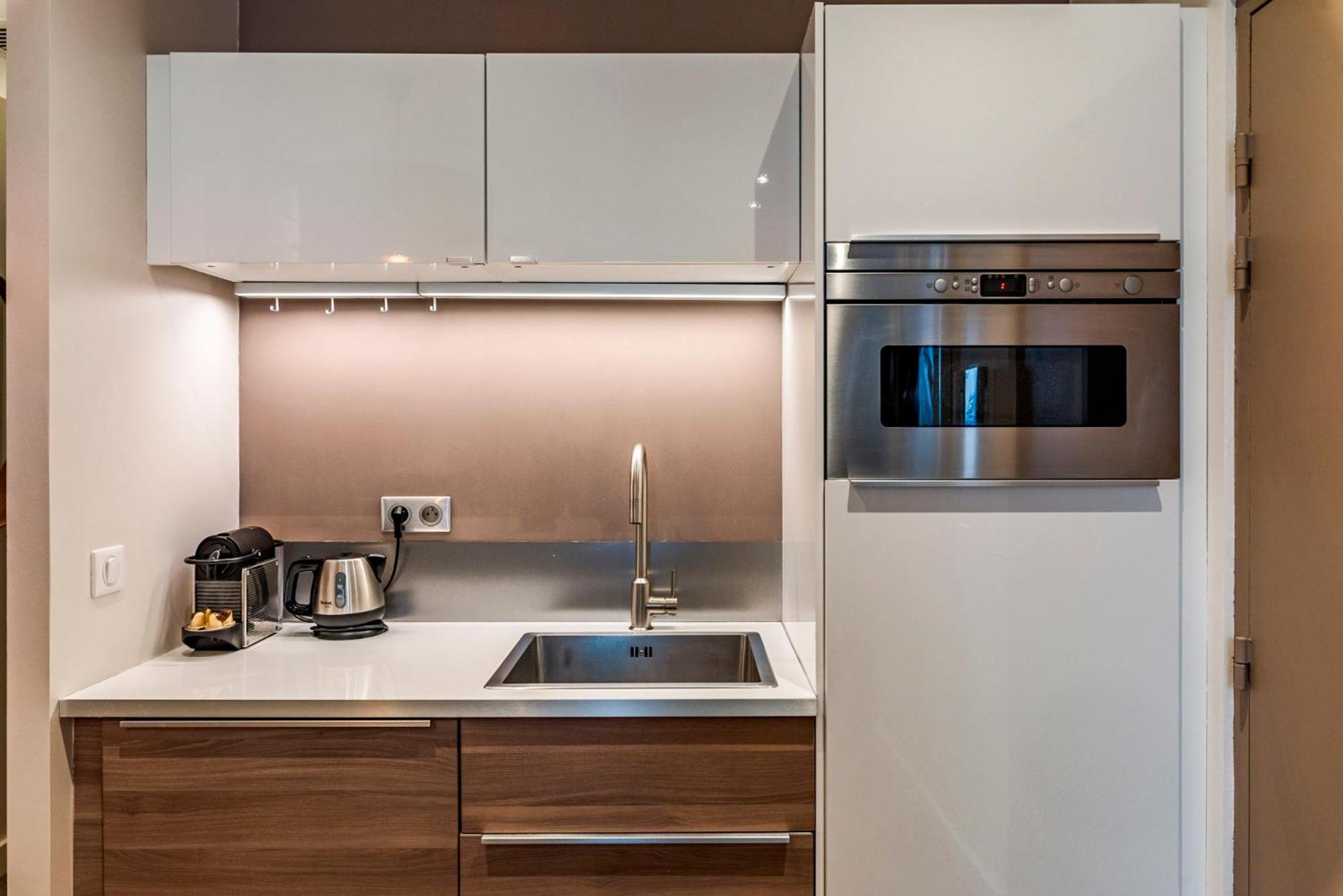 Luxury Family 2Br - Prime Location, Walk To Beach & Shopping, Sunny Balcony - Totolulu Cannes Hoche Luaran gambar