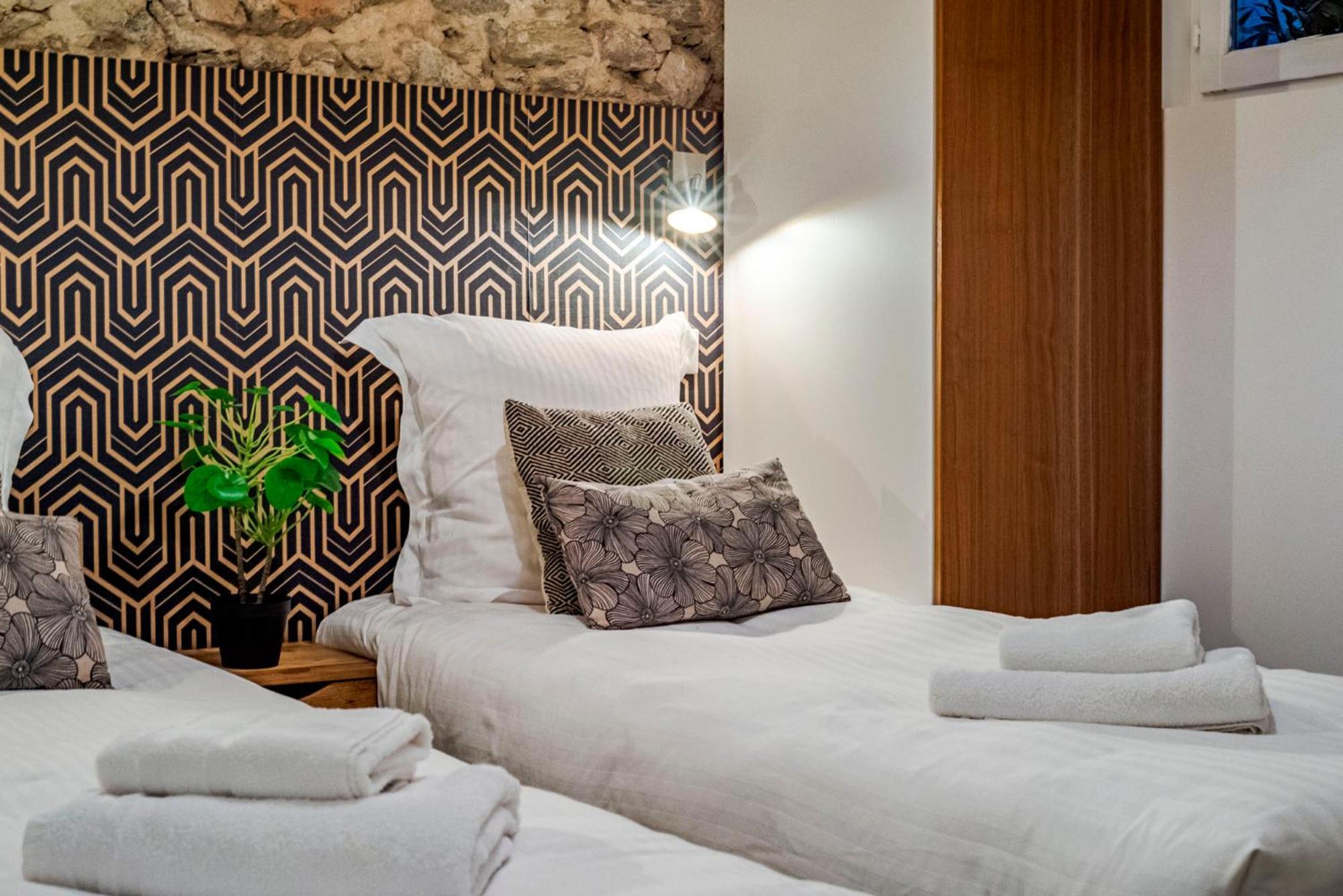 Luxury Family 2Br - Prime Location, Walk To Beach & Shopping, Sunny Balcony - Totolulu Cannes Hoche Luaran gambar