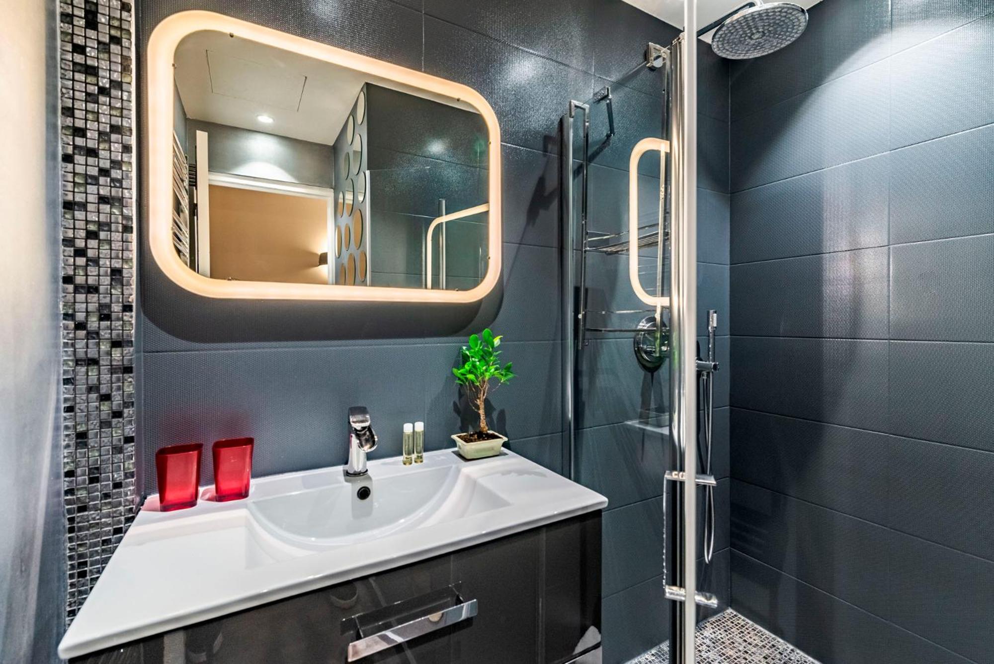 Luxury Family 2Br - Prime Location, Walk To Beach & Shopping, Sunny Balcony - Totolulu Cannes Hoche Luaran gambar