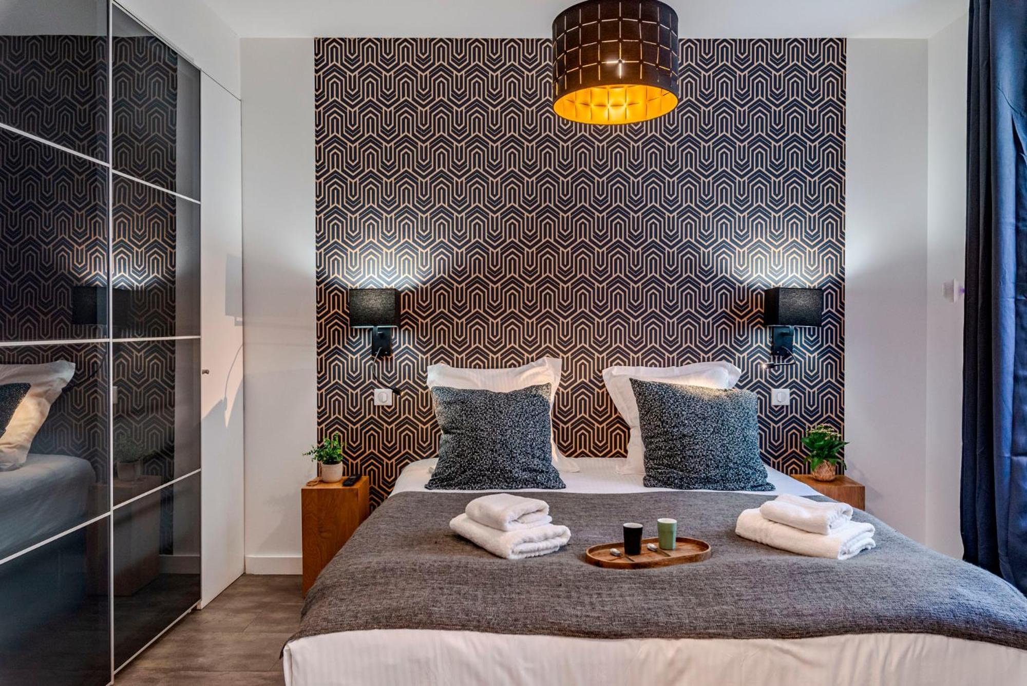 Luxury Family 2Br - Prime Location, Walk To Beach & Shopping, Sunny Balcony - Totolulu Cannes Hoche Luaran gambar