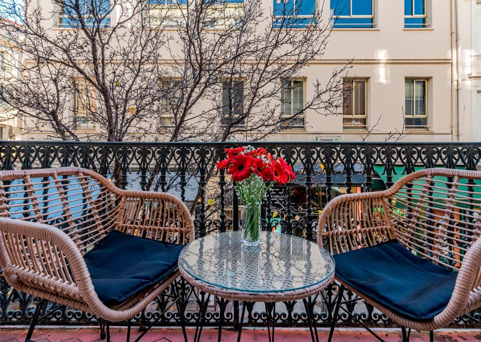 Luxury Family 2Br - Prime Location, Walk To Beach & Shopping, Sunny Balcony - Totolulu Cannes Hoche Luaran gambar