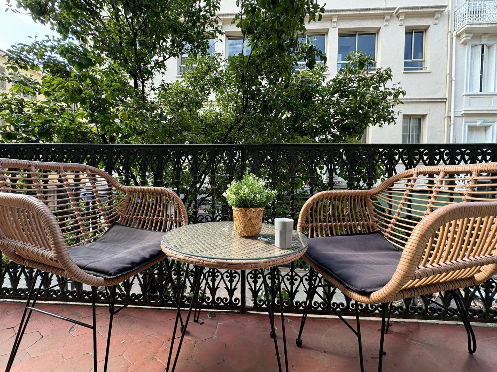 Luxury Family 2Br - Prime Location, Walk To Beach & Shopping, Sunny Balcony - Totolulu Cannes Hoche Luaran gambar